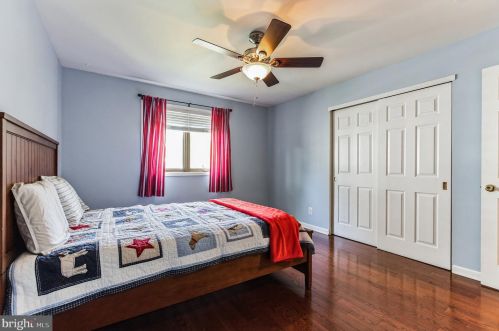 142 Hawthorne Ave, Tavistock NJ 08033-1401 exterior