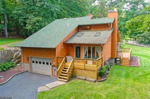 6 Lynn Dr, Andover, NJ 07821-3503