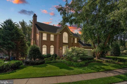 1261 New Bedford Ln, Herndon, VA 20194-1332