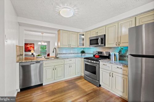 9077 Tiffany Park Ct, Springfield, VA 22152-2196