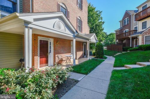 12601 Kempston Ln, Woodbridge, VA 22192-5069