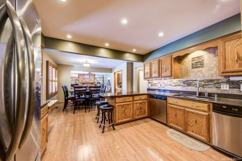 331 Ridgemoor Dr, Willowbrook IL  60527-5419 exterior