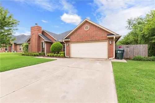 3228 Crossroads Blvd, Norman, OK 73072-3386