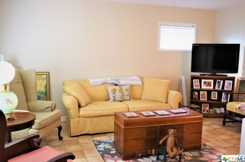 2502 Poplar Ave, Victoria, TX 77901-4356