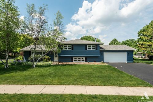 1335 Olympus Dr, Naperville, IL 60565-1231