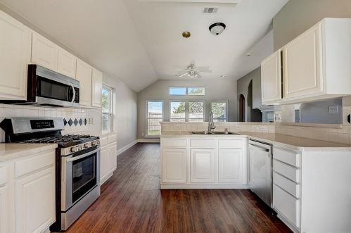 1025 Essex Dr, Cedar Hill, TX 75104-4105