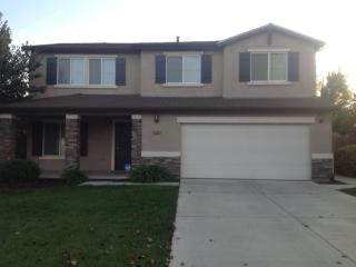 2825 Porter Ct, Visalia, CA 93291-6547