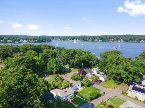 10 Saunders Dr, Niantic, CT 06357-2771