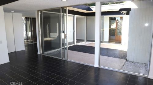 3345 Country Club Dr, Glendale CA  91208-1717 exterior