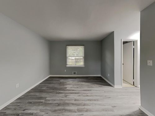 138 Candlelight Ln, Atlanta GA  30331-3930 exterior