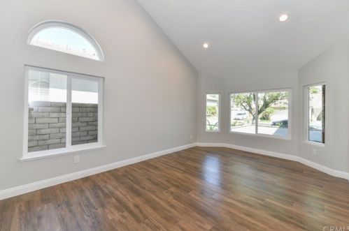 8 Henry, Irvine CA  92620-3256 exterior
