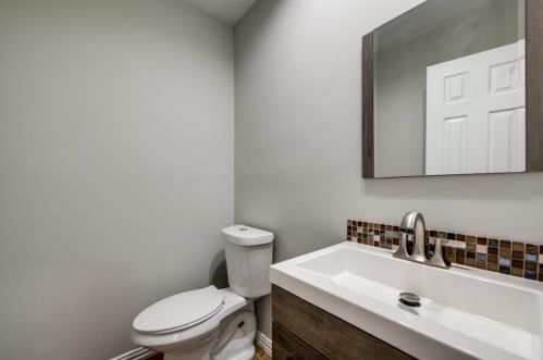 2211 Big Bnd Dr, Carrollton TX 75007-5801 exterior