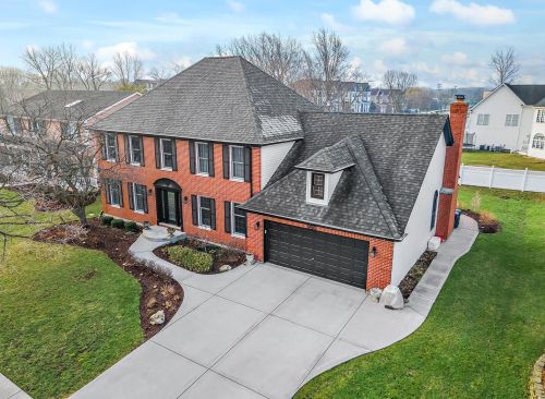 955 Amberwood Cir, Naperville, IL 60563-9352