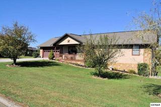 2824 English Valley Ln, Pigeon Forge, TN 37876-2391