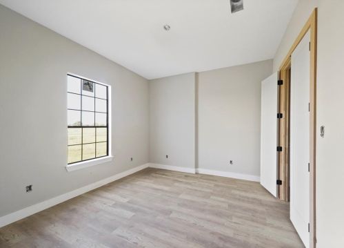 519 Chuckwagon Trl, Angleton TX 77515 exterior