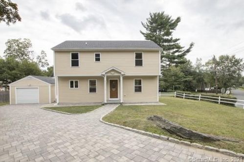 19 Seneca Rd, Huntington, CT 06484-4967