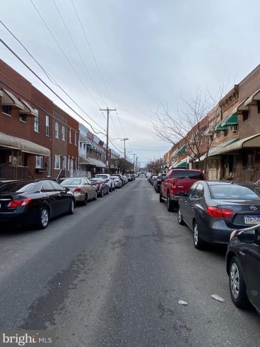 2404 10th St, Philadelphia, PA 19133-1603