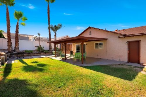 6010 Kitty Hawk Dr, Riverside CA  92504-1422 exterior