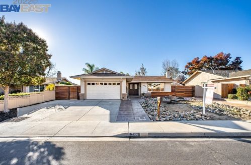 2376 Farnsworth Dr, Livermore, CA 94551-1725