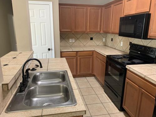 1506 Piedmont Dr, Midlothian TX  76063-6046 exterior