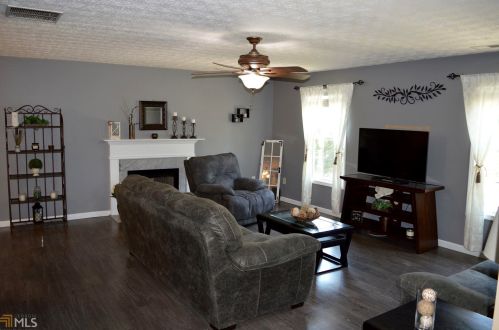 31 Creekdale Dr, Commerce, GA 30529-3147