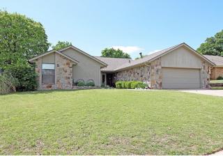 905 Sandhurst Dr, Edmond OK  73034-6717 exterior