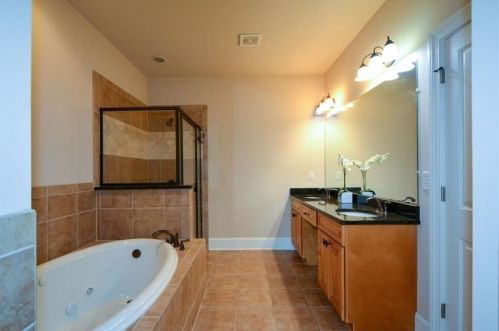 7880 Glisten Ave, Atlanta GA  30328-2465 exterior