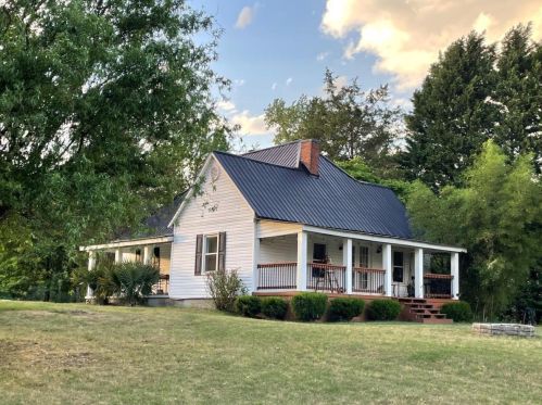 3664 Fence Rd, Auburn, GA 30011-2329