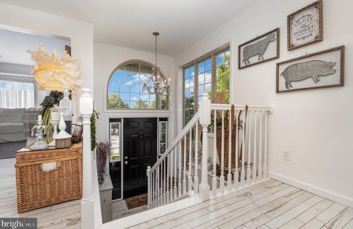 691 Royal View Dr, Lancaster PA  17601-2874 exterior