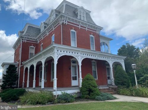 352 High St, Hanover, PA 17331-2399