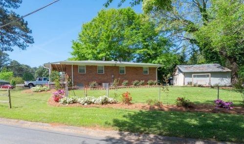 639 San Fernando Dr, Smyrna GA  30080-1435 exterior