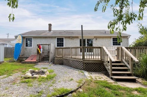 15 Daytona Ave, South Kingstown, RI 02882-4401