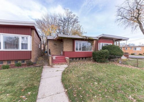 9004 Oglesby Ave, Chicago, IL 60617-3852
