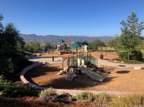 6043 Mescallero Pl, Simi Valley CA 93063-5702 exterior