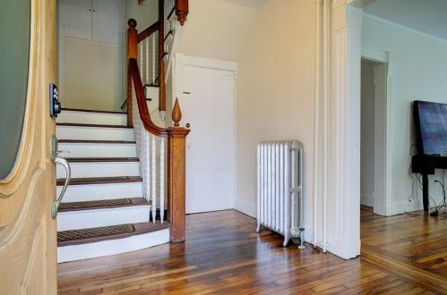 11 Malbone Rd, Middletown, RI 02840-1765