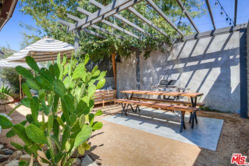 3755 1 Ave, Glendale CA  91214-2431 exterior