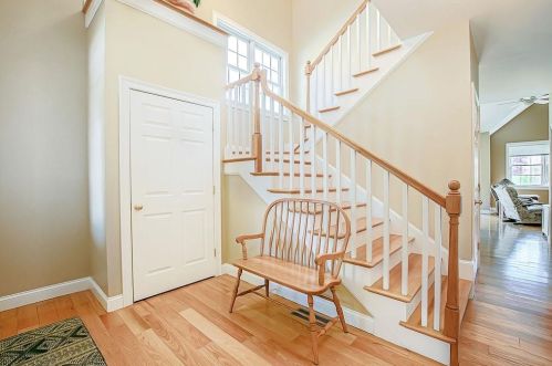 1 Blossom Ln, Stratham, NH 03885-6538