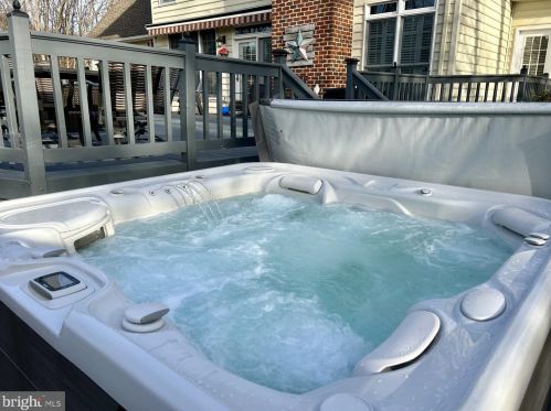 874 Pheasant Hill Rd, Summit Point WV  25446-3634 exterior