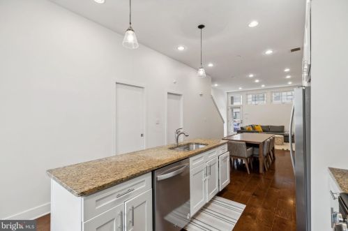 1324 Howard St, Philadelphia PA 19122-2445 exterior