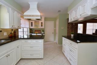 6430 Pineshade Ln, Houston, TX 77008-6241