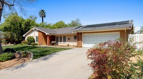 5530 Royal Hill Dr, Riverside, CA 92506-3453