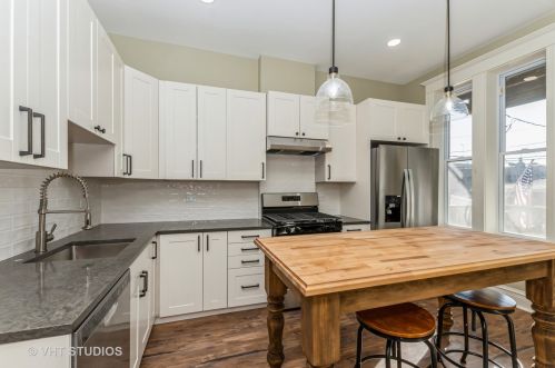 4009 Gladys Ave, Chicago, IL 60624-2755