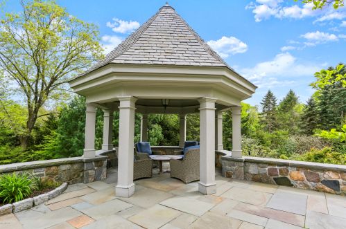 672 Lake Ave, Greenwich CT  06830-3854 exterior