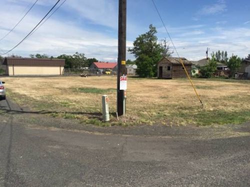 2 Balm St, Touchet, WA 99360