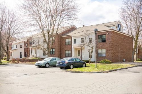 47 Wellington Dr, Farmington, CT 06032-3212