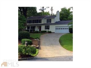 300 Pond Trl, Roswell, GA 30076-2921
