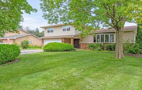 1312 Surrey Ct, Barrington Hills, IL 60102