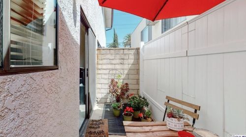 625 California Ave, Glendale CA  91203-1573 exterior