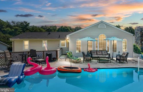 923 Eastern View Dr, Fredericksburg, VA 22405-1710