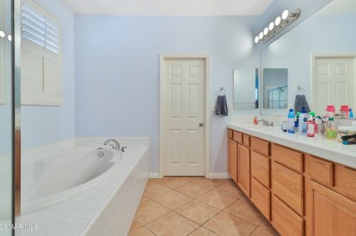 735 Eisenhower Way, Simi Valley CA 93065-8361 exterior